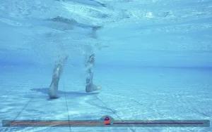 حرکت قدم برداشتن به عقب در آب