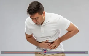 شخصی که کمردرد به دلیل اسهال دارد